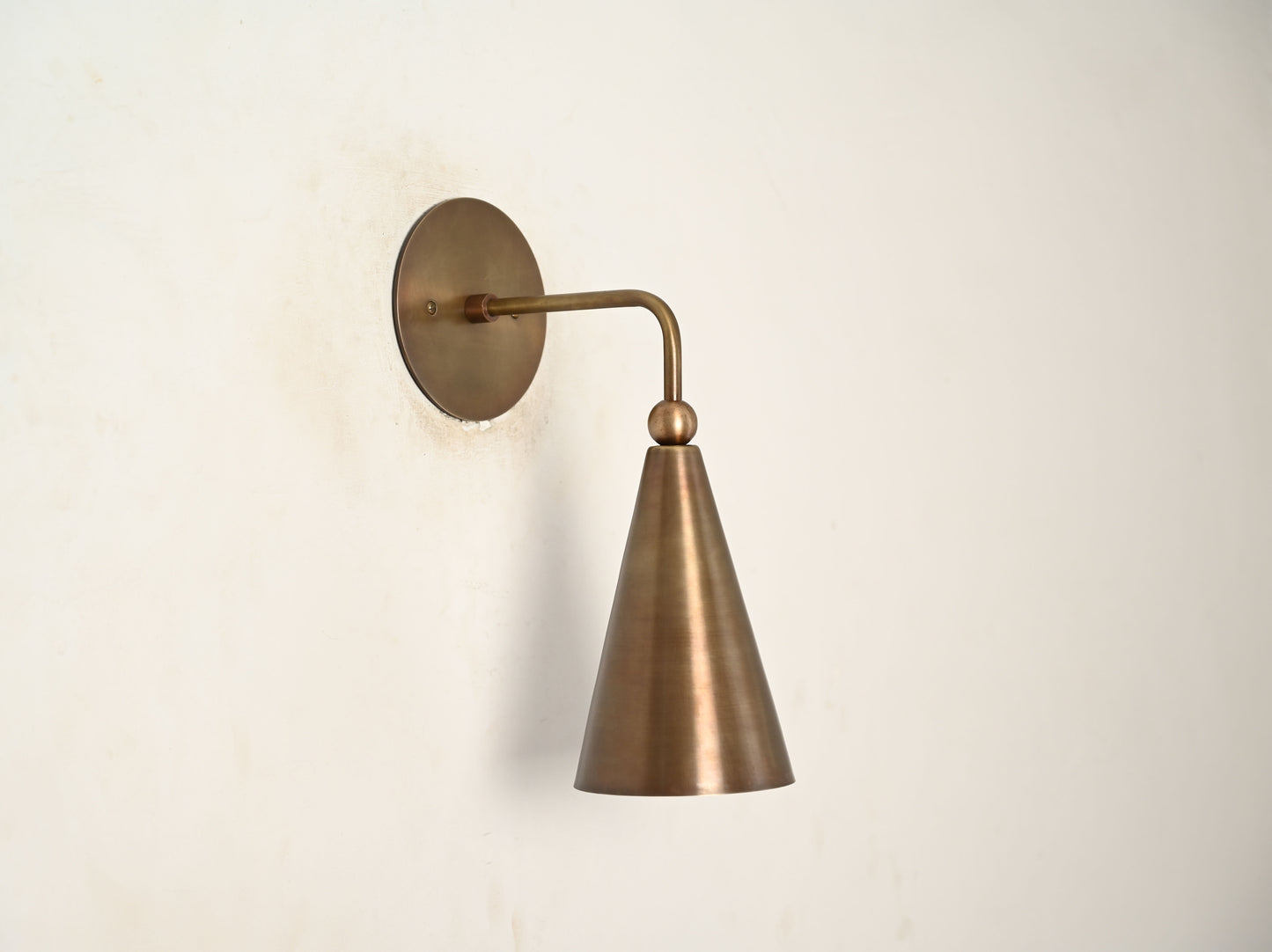 Mid-century modern wall sconce with raw brass - Stylish lamps for your interiors