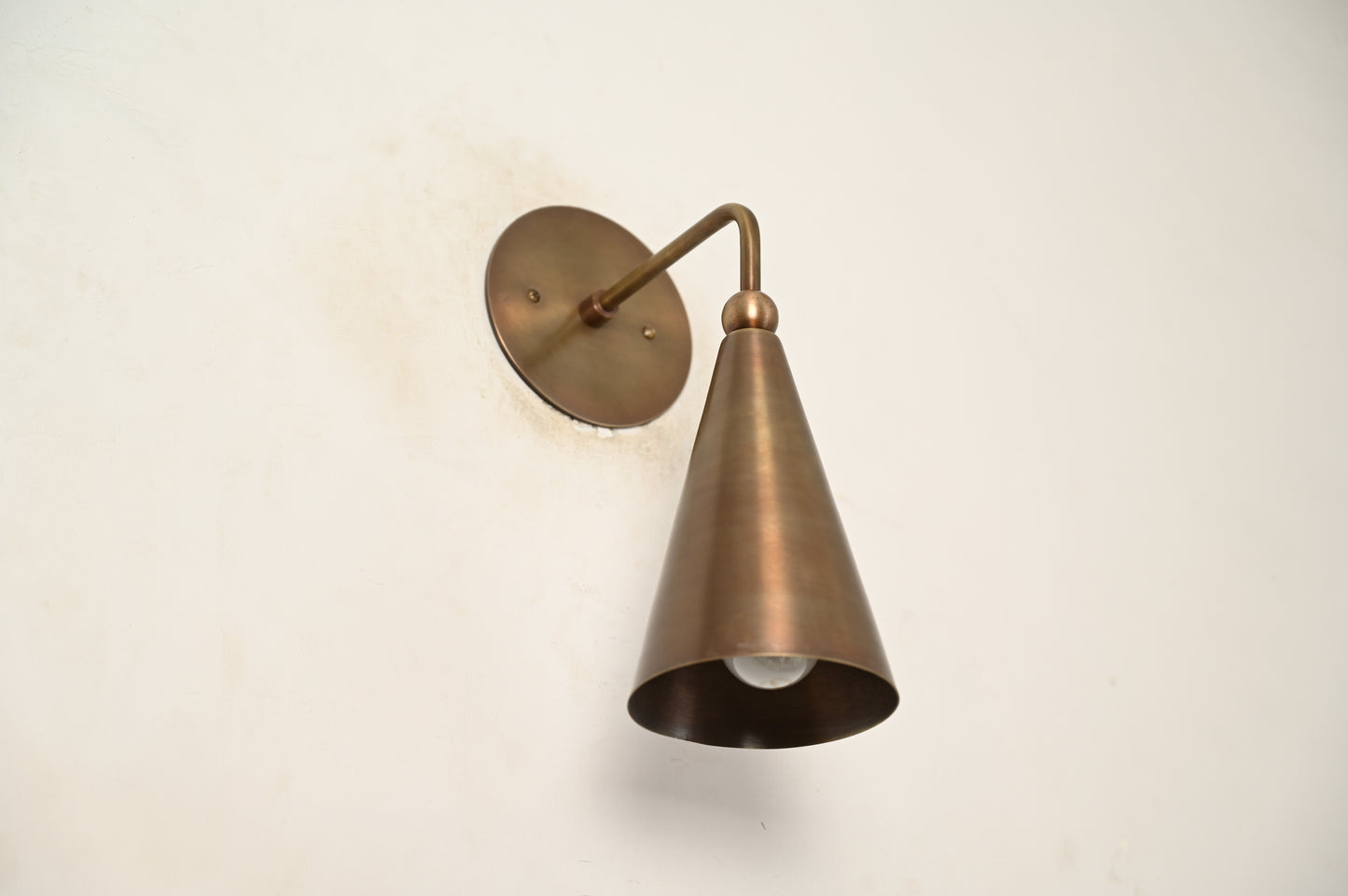 Mid-century modern wall sconce with raw brass - Stylish lamps for your interiors