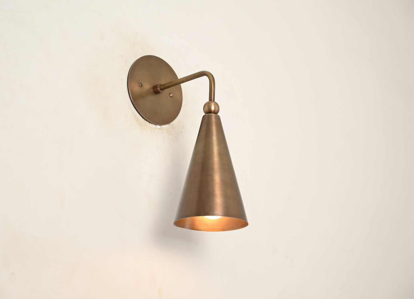 Mid-century modern wall sconce with raw brass - Stylish lamps for your interiors