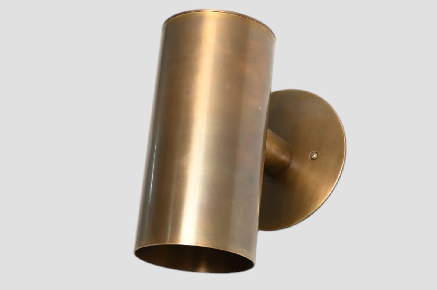 Modern Brass Cylinder Wall Sconce: Sleek Mid-Century design, perfect for any space