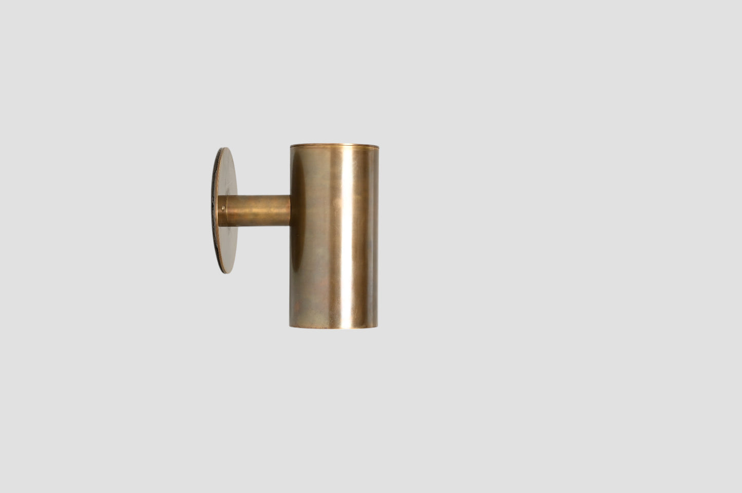 Modern Brass Cylinder Wall Sconce: Sleek Mid-Century design, perfect for any space