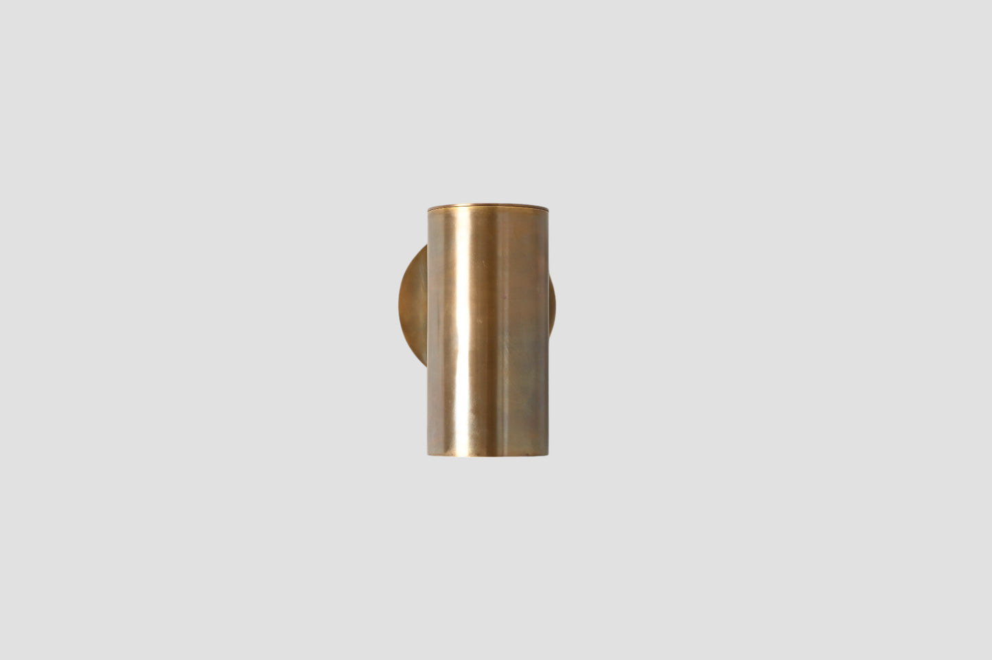 Modern Brass Cylinder Wall Sconce: Sleek Mid-Century design, perfect for any space