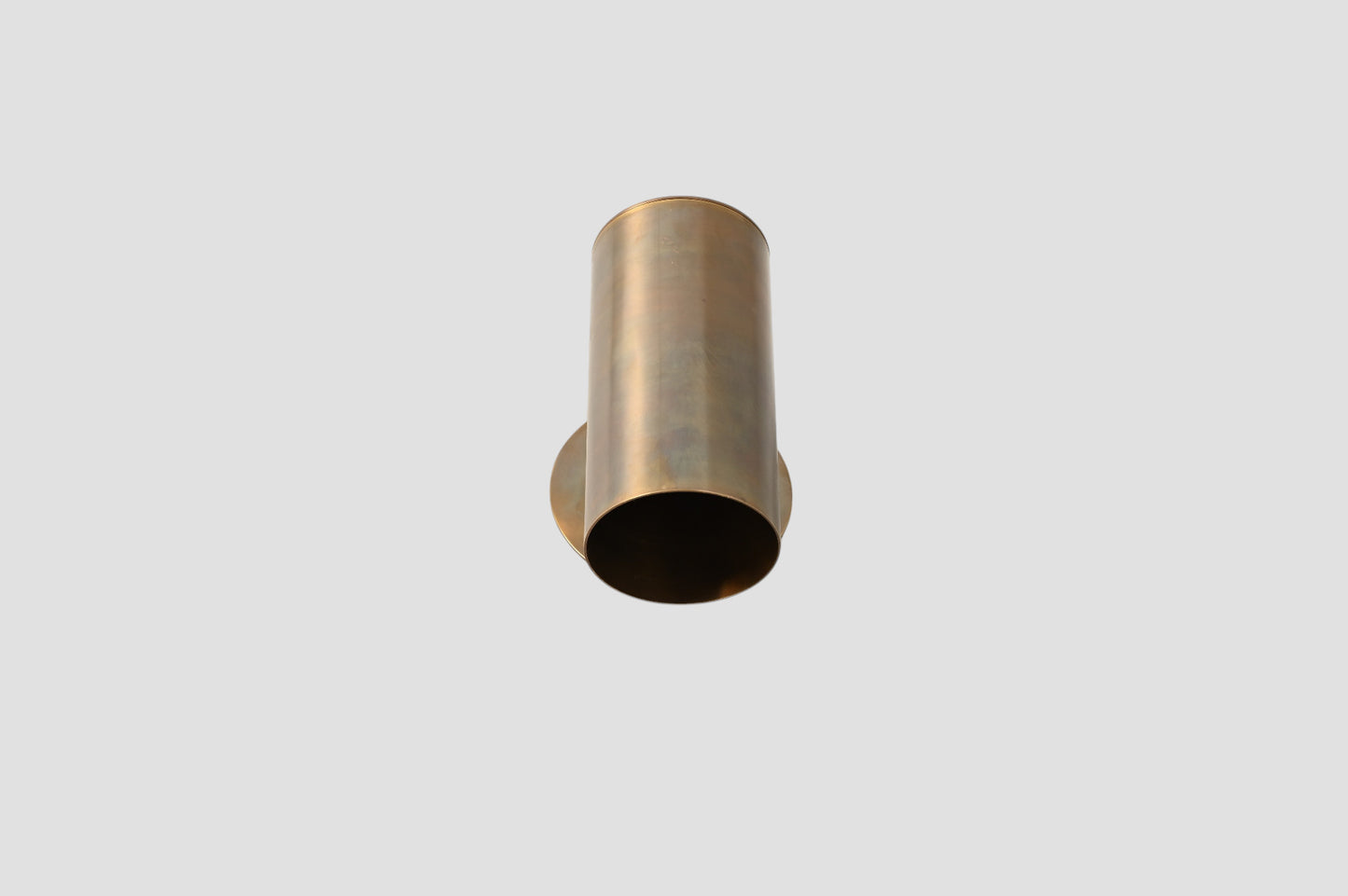 Modern Brass Cylinder Wall Sconce: Sleek Mid-Century design, perfect for any space