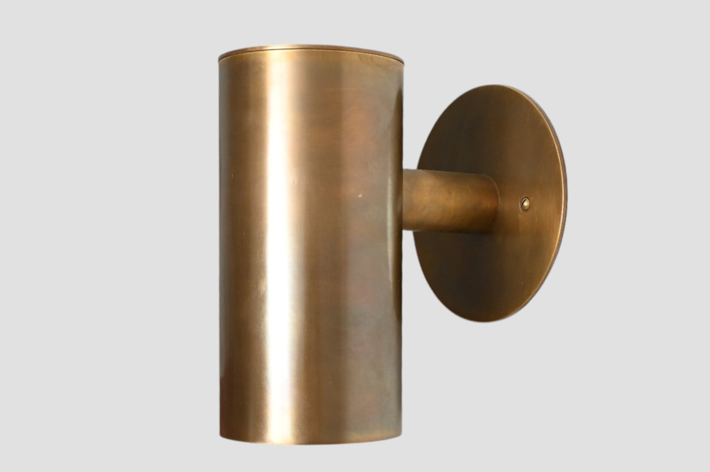 Modern Brass Cylinder Wall Sconce: Sleek Mid-Century design, perfect for any space