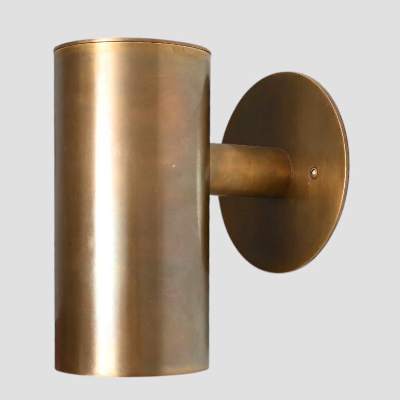 Sleek Mid-Century Brass Wall Sconce – Cylinder Design for Any Room
