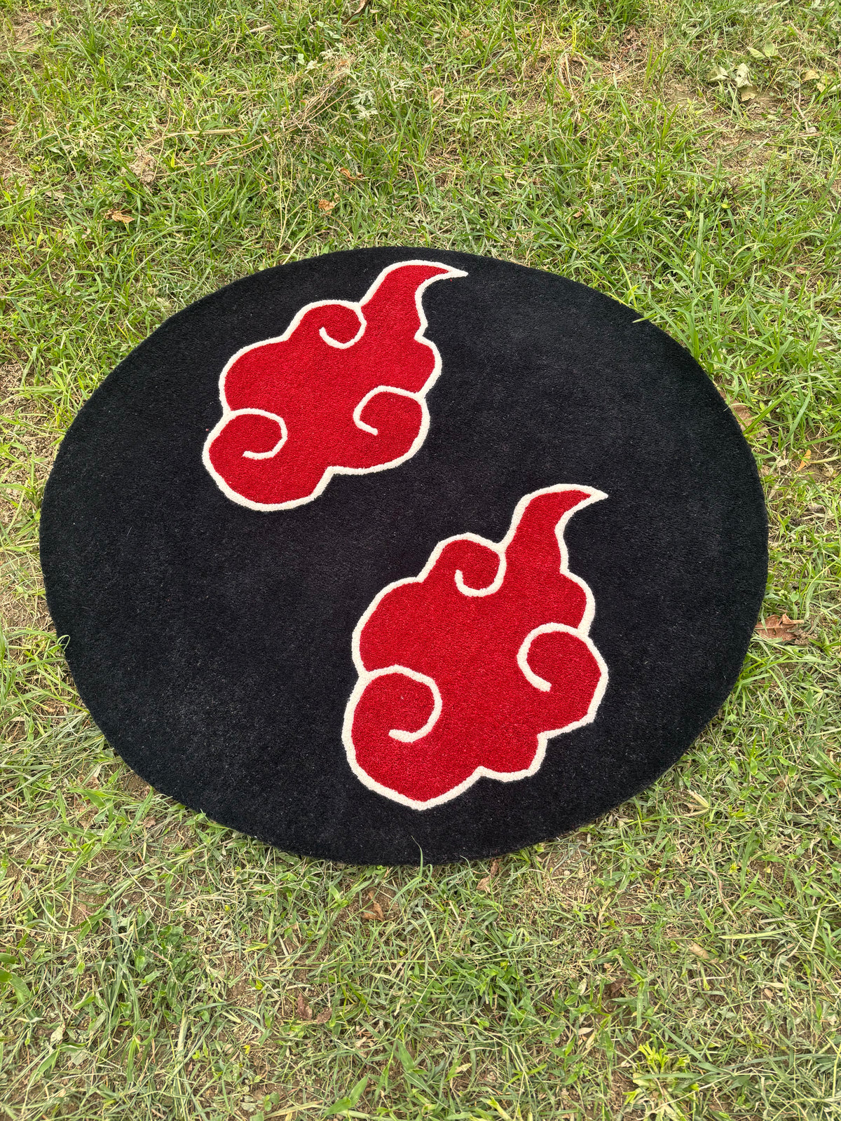 Hand-Tufted Anime Cloud Rug – Black & Red Wool, Cut Pile – view 3