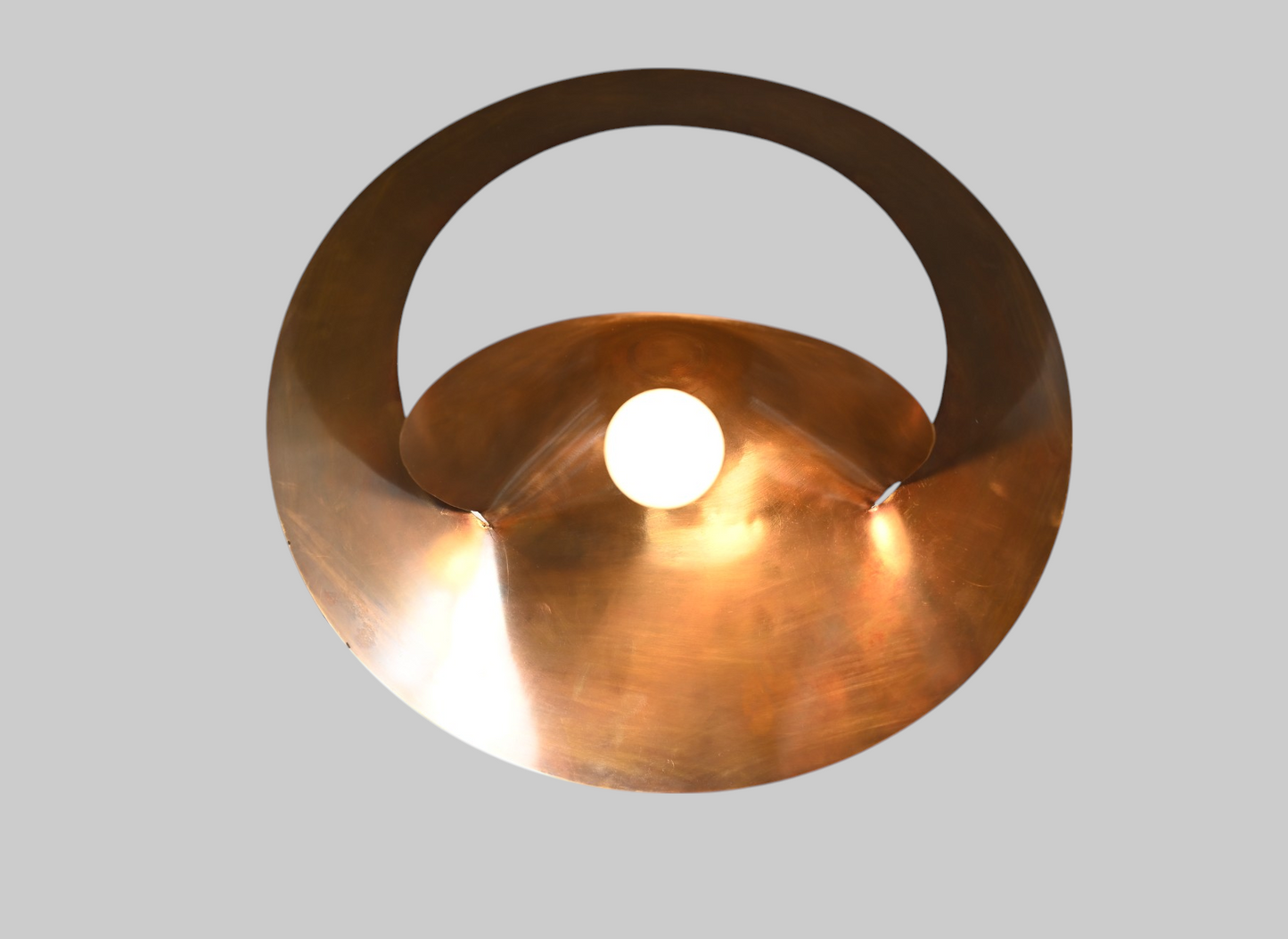 Serge Mouille Saturnus Wall Sconce: Iconic, sculptural mid-century lighting