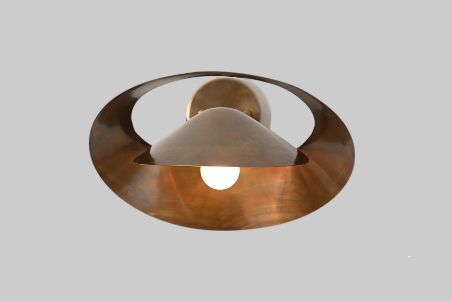 Serge Mouille Saturnus Wall Sconce: Iconic, sculptural mid-century lighting